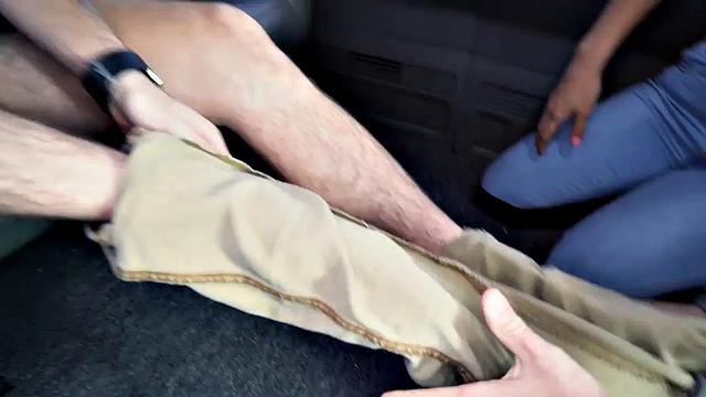 мохнатый мачо в фургоне ловит пальчик от весёлого друга