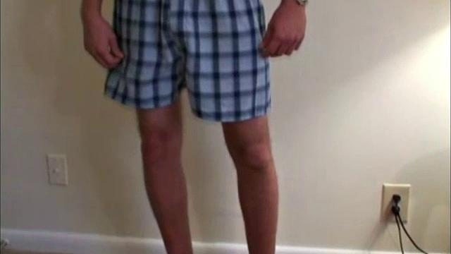 смотри, как солдаты дрочат друг другу и кончают