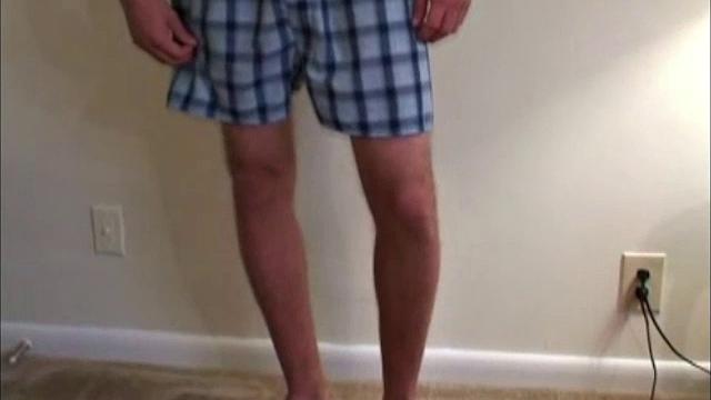 смотри, как солдаты дрочат друг другу и кончают