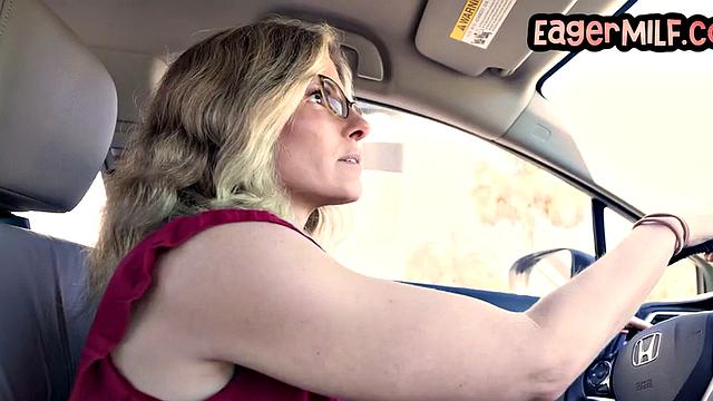 анальная охотница в возрасте выходит на улицу за новым мужиком