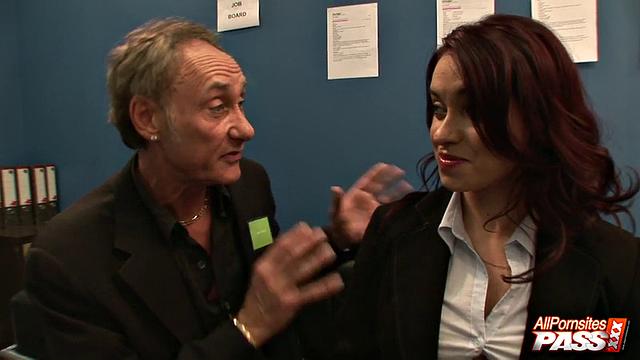 Chubby applicant showing her ass 4K