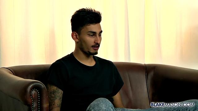 Свежий парень с большим членом из Лондона - Лиам Бёрлингтон