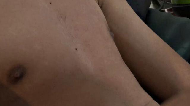 Адриан дрочит свой большой член и мощно кончает