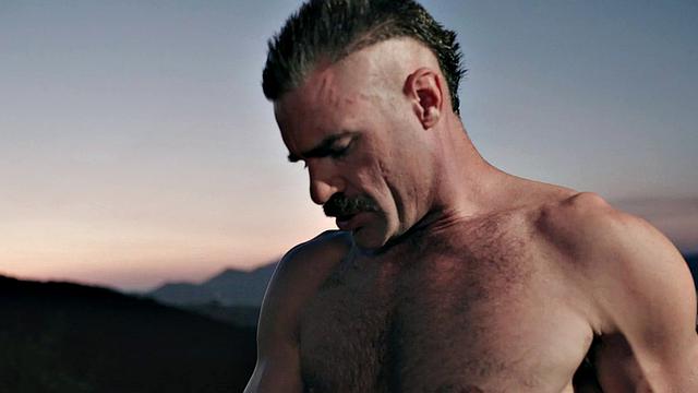 vanessa sky скачет на члене и получает кремпай на закате