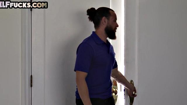 Deepthroat mature lady in MMF 3some with lucky guys