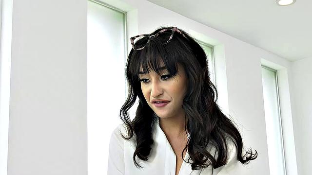 Hardcore Anal At The Office For Isabella Nice After She Deepthroats Her Coworker
