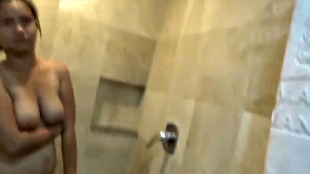Janine Shower - Clip