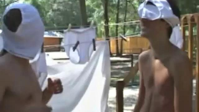 Коди Паркер проверяет бельё Эштона, учит минету и трахается с ним в грузовике