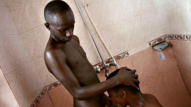 African twink barebacked after head in shower