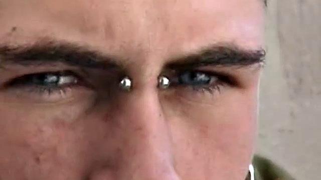 PonyBoi загоняет себя до мощного оргазма рукой