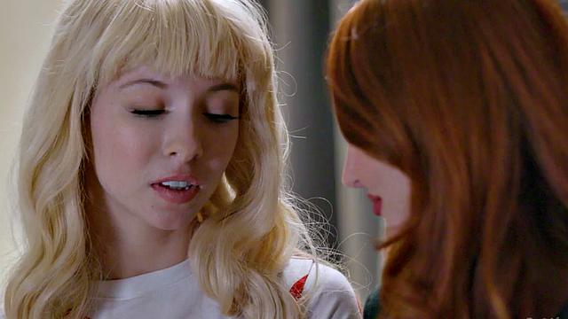 Nympho milf pussylicking petite dyke in threesome