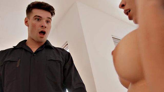 Stunning latina pounded in bi 3some