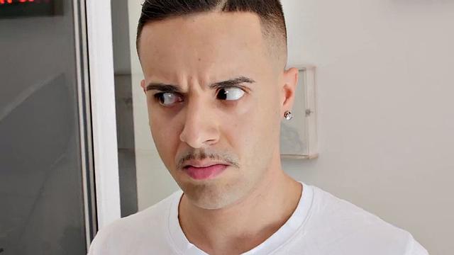 21yo inked babe pussydrilling in hostel