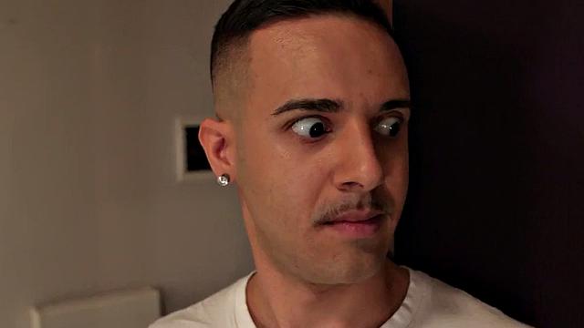 21yo inked babe pussydrilling in hostel