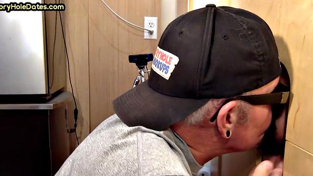 Gloryhole DILF deepthroats white cock in homemade closeup