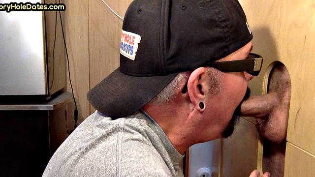 Gloryhole DILF deepthroats white cock in homemade closeup