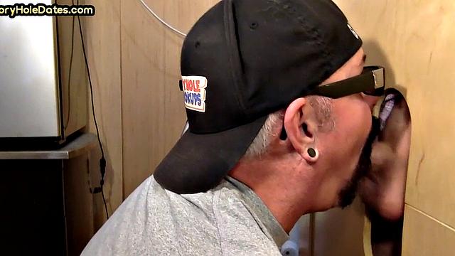 Gloryhole DILF deepthroats white cock in homemade closeup