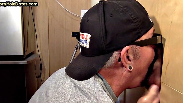 Gloryhole DILF deepthroats white cock in homemade closeup