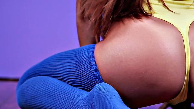 Isabella De Santos Gets Meaty Cock Up Her Booty