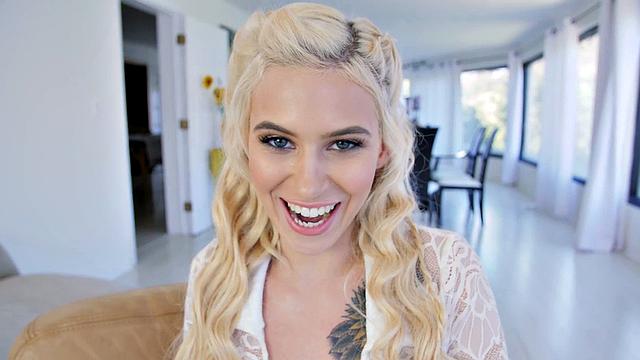 Кьяра Коул разрывает себя пальцами, стоны на пределе