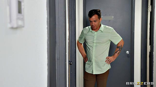 рыжая milf разносит вечеринку жёстким групповухой