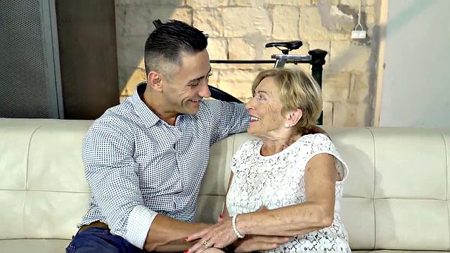 Boss nympho plumber spoils worker for extra cash