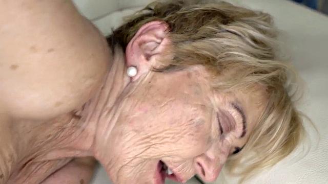 Boss nympho plumber spoils worker for extra cash