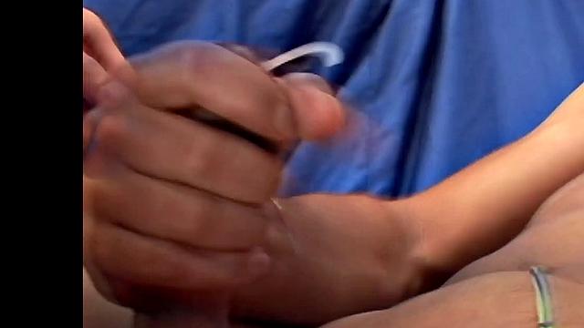 альфредо облизывает круглую задницу гарольда и жёстко садится на его толстый член