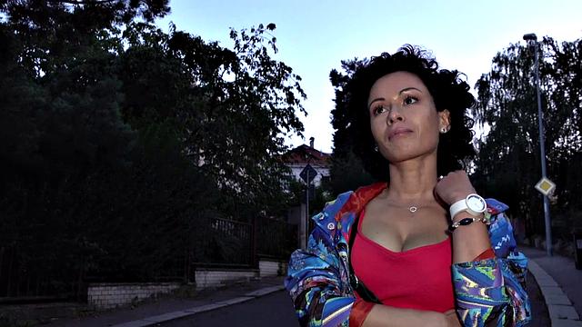 Good European brunette amateur gets fucked for cash