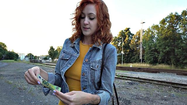 огненная рыжая на очках, дикая ебля на природе в pov