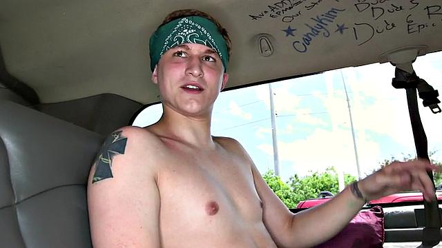 Blindfolded guy gets BJ from man in outdoor van