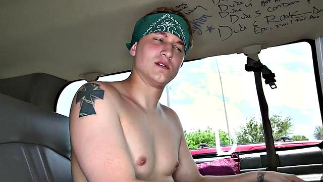 Blindfolded guy gets BJ from man in outdoor van
