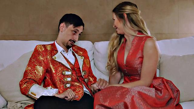 Blonde with a shaved honeypot who loves blowing cocks. Enjoy XXX porn lechery!