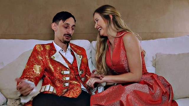 Blonde with a shaved honeypot who loves blowing cocks. Enjoy XXX porn lechery!