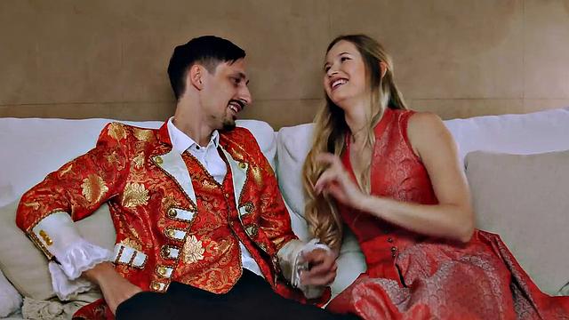 Blonde with a shaved honeypot who loves blowing cocks. Enjoy XXX porn lechery!