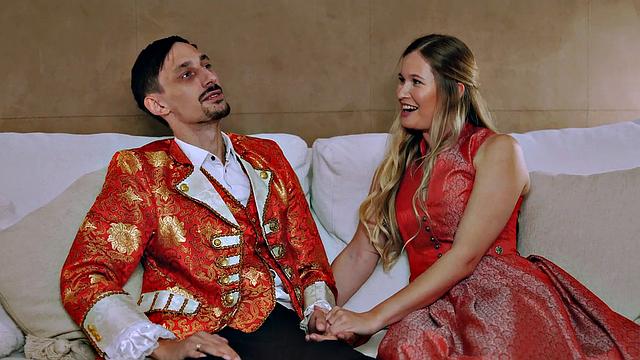 Blonde with a shaved honeypot who loves blowing cocks. Enjoy XXX porn lechery!