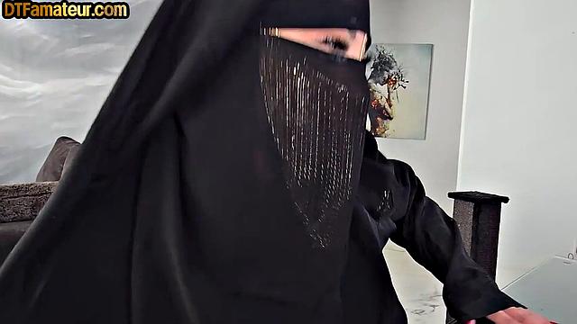 POV Arab babe pussypounded by BF