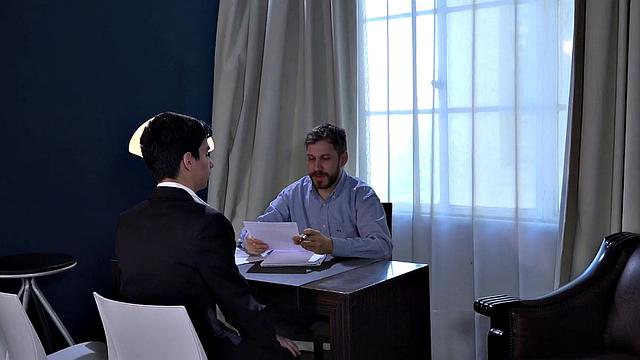 фрэнсис сосёт боссу и получает жёсткий анал на работе