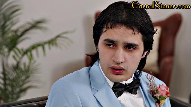 Pierced pussy cougar gets doggyfucked