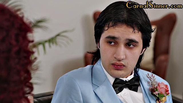 Pierced pussy cougar gets doggyfucked