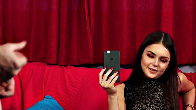 21-летний британец снимает на видео как дрочит и кончает