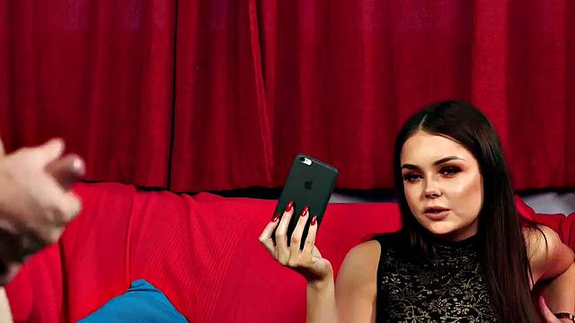 21-летний британец снимает на видео как дрочит и кончает