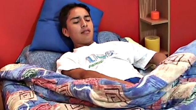 Latino twink fingers ass and jerks in solo porn