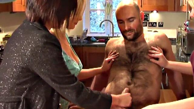 Watch this CFNM amateur tease and jerk off a lucky dude in the kitchen until he's covered in jizz