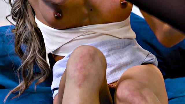 TRANSFIXED - Therapist Jade Venus Has Her Session Interrupted By Stranger Charlotte Sins