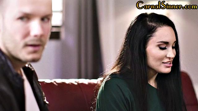 Cockhungry babe mouthfucked by BF