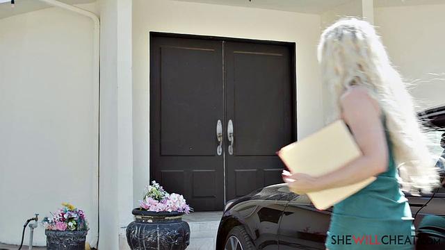 Sexy young blonde Lilly Bell cheats on worthless husband