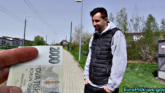 Straight stud gets asshole stretched