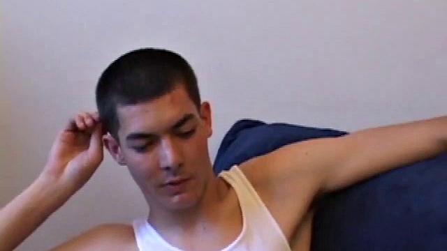 Бреннан: вот вам "гетеро", а дрочит как профи, сам себе режиссёр