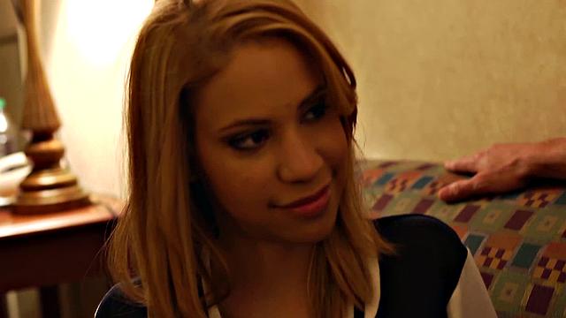 Mae Olsen Gets money from her sugar daddy